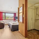 Heia Gjestegard Hotel *