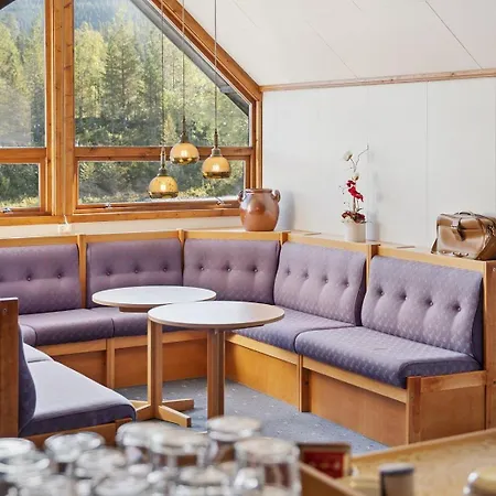 Hotell Heia Gjestegård *